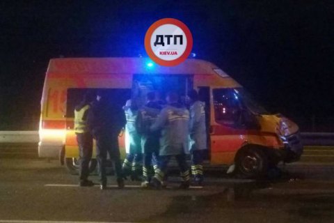 В Киеве в "скорую" с пациентом врезался легковой автомобиль