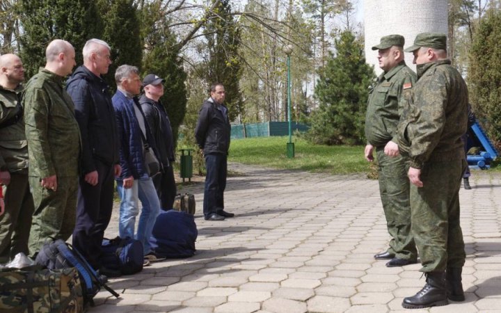 Окупанти у Маріуполі розпочали мобілізацію "бюджетників"