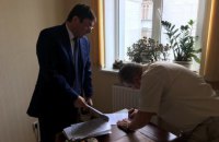 Луценко лично вручил уведомление о подозрении судье ВХСУ Швецу