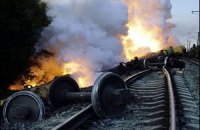 Поезд с нефтью сошел с рельсов и загорелся в Черкасской области (обновлено)