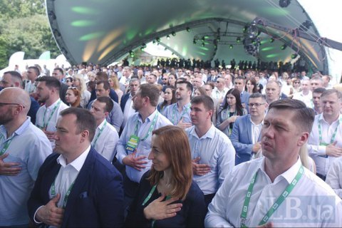 Центрвиборчком повідомив "Слугу народу" про подвійне громадянство чотирьох кандидатів
