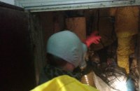 В Киеве обнаружили заваленную мусором квартиру с мертвым человеком