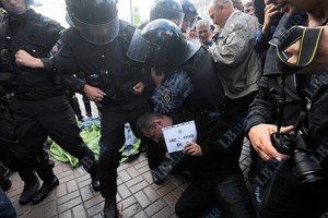 "Беркут" силой оттеснил сторонников Тимошенко от палаток