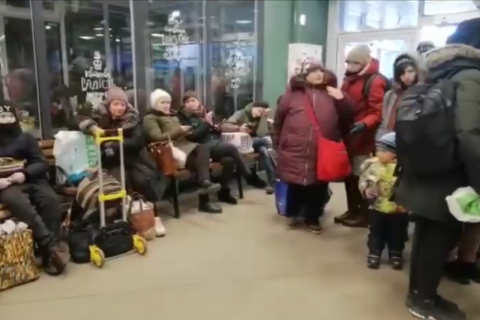 Эвакуация из Мариуполя: в Запорожье утром прибыли полтысячи человек