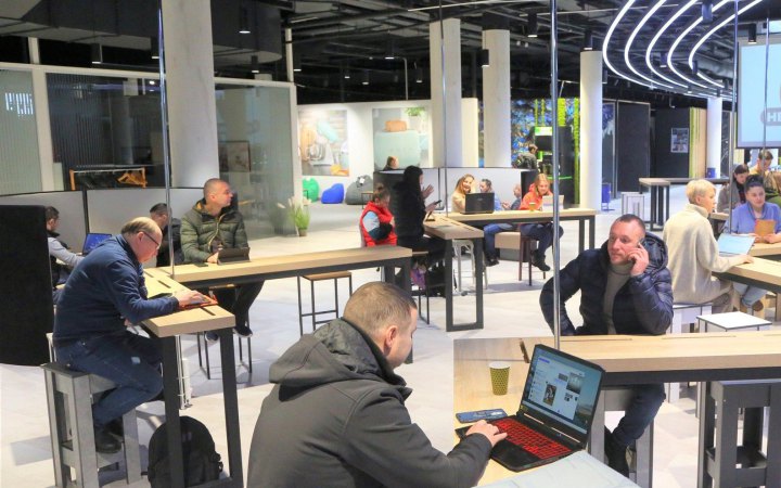 В «Епіцентрі» на Почайній запрацював Незламний хаб
