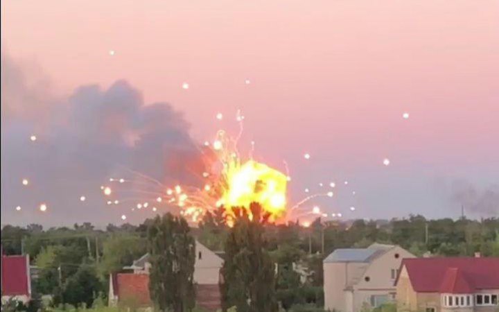 ​На Херсонщині горять та детонують боєприпаси окупантів