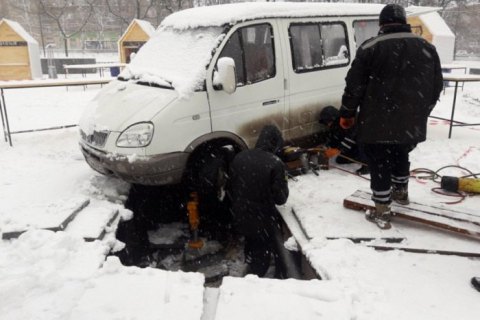 ​В центре Мариуполя "Газель" провалилась в фонтан