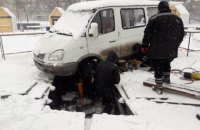 ​В центре Мариуполя "Газель" провалилась в фонтан