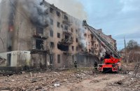 Головне за ніч та ранок середи, 15 квітня: удари по Дніпру та Сумах, понад 210 боєзіткнень, бомбардування Слов’янська