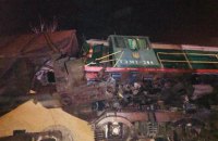 Поезд с зерном упал с высоты нескольких метров в Одесской области