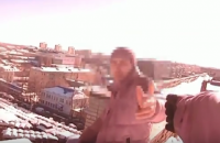 У Сумах поліцейські врятували чоловіка, який збирався стрибнути з дев'ятиповерхівки