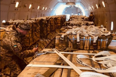 До Києва прибули ще два літаки з американською військовою допомогою