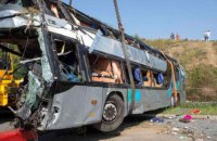 В Индонезии пассажирский автобус вылетел в ущелье, погибли более 20 человек