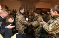 Порошенко з американськими сенаторами приїхав у район Широкиного