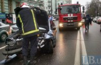 В Киеве на Грушевского в тройном ДТП пострадали три человека