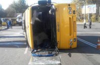 Грузовик опрокинул маршрутку в Броварах