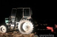 У Чернівецькій області п'яний тракторист наїхав на п'ятирічну дівчинку