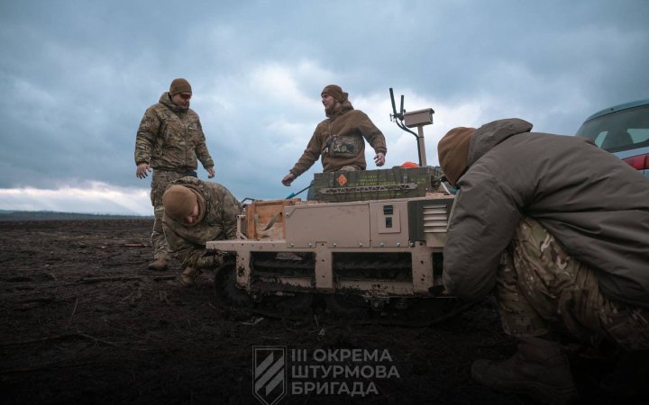 «Якщо є нагода поповнити запас на позиціях, це треба робити». Технічний бік логістики й евакуації поранених 