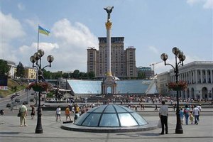 На Майдане собираются люди желающие отпраздновать Оранжевую революцию