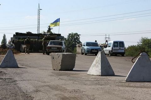 При обстреле КП "Марьинка" ранен пограничник