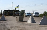 Під час обстрілу КП "Мар'їнка" поранено прикордонника