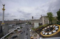 Майдан закрыли ограждением и усиленно охраняют