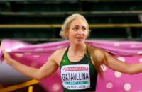 Победительница чемпионате Европы U20 пробежала круг почета с пледом на плечах вместо флага России