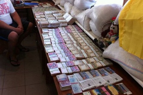 Милиция перехватила 8 млн гривен, предназначавшихся боевикам