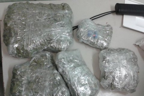 ​Венгерские таможенники задержали украинца, который прошел КПП с килограммом марихуаны