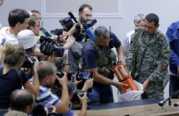 Боевики ДНР передали "черные ящики" с упавшего самолета Малайзии