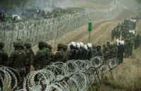 На белорусско-польской границе произошли столкновения, пострадала пограничница