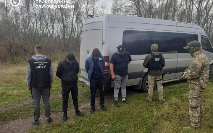Прикордонники затримали підозрюваного в організації незаконного переправлення осіб через кордон