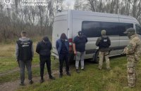 Прикордонники затримали підозрюваного в організації незаконного переправлення осіб через кордон