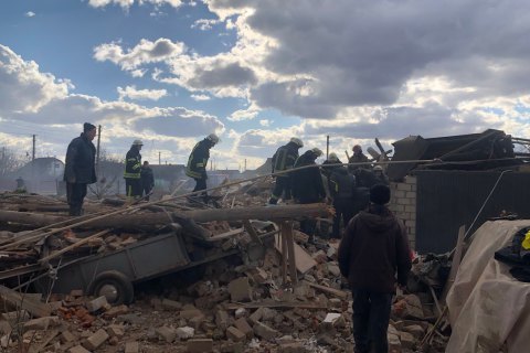 На Киевщине российский снаряд попал в жилой дом, есть погибшие 