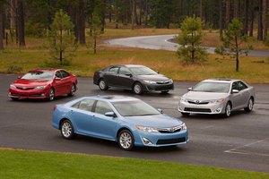 Японцы официально представили седан Toyota Camry нового поколения