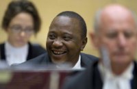 На инаугурации в Кении сторонников президента отгоняли слезоточивым газом