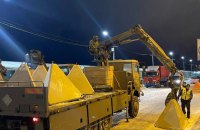 Естонія продовжує встановлювати додаткові загородження на мосту в Нарві