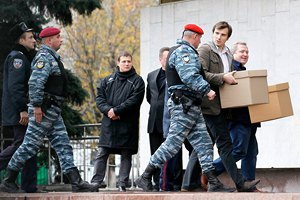 В ЦИК привезли протоколы еще 24 окружкомов