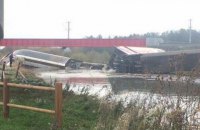 Скоростной поезд сошел с рельсов во Франции