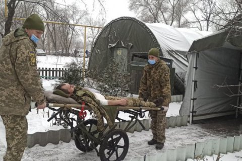 На Донбассе в результате обстрела и подрыва автомобиля погибли двое военных (обновлено)