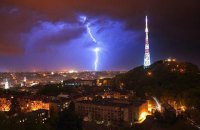 Два человека погибли от удара молнии во Львове 