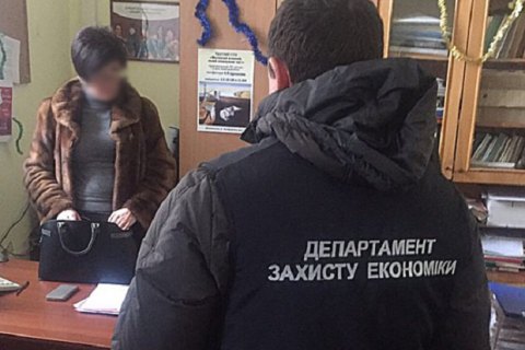 Замдекана одесского вуза задержали при получении взятки