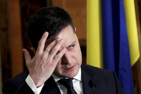 Зеленський про "призначення" дат вторгнення: "Лягати в гроби і чекати військових українці не будуть"