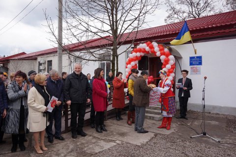 Японцы помогли отремонтировать библиотеку в Донецкой области