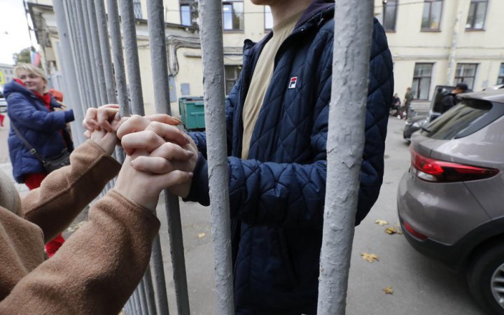 Окупанти вербують в армію кримських пожежників та рятувальників