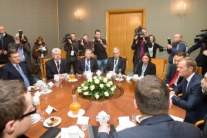 Янукович пообедал в Польше