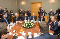Янукович пообедал в Польше