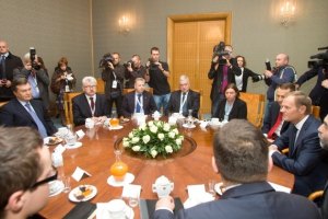 Януковичу на саммите не давали покоя вопросами о Тимошенко