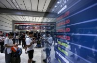 В Індонезії через вулканічний попіл досі закриті сім аеропортів