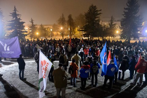 Президент Венгрии подписал закон, разрешающий 400 часов сверхурочный работы